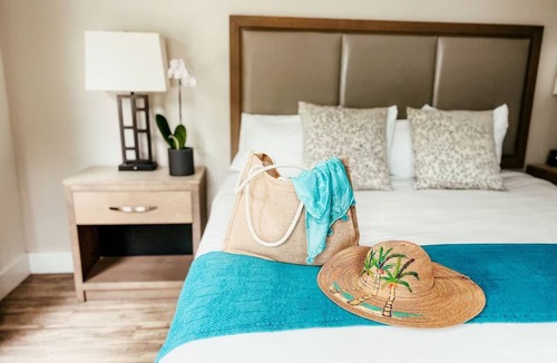 Key Largo Hotel | Experience the Keys: Private Beach, Sunset Dock & Free Paddleboards.