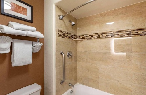 North Central Evergreen House | Experience the magic of the Rockies at our cozy Evergreen room!