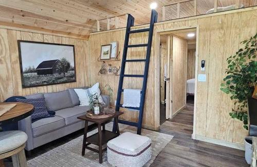 Groveland House | Experience the simple life in our charming Mini Farm/Cottage house for rent.