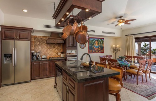 Cabo San Lucas Hotel | Experience the Ultimate in Comfort & Convenience: 3BR Condo with Pool