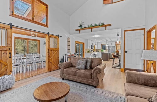 Duncannon Cabin | Experience the views from the hot tub or stargaze on the deck. Play games, relax around the fire pit, and make memories to last a lifetime!