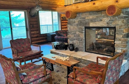Anglemont House | Experience the warmth of our gorgeous log home backing onto the first fairway.