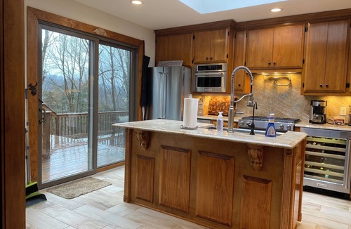 Charlottesville House | Experience Timeless Sophistication right in the Heart of Charlottesville!