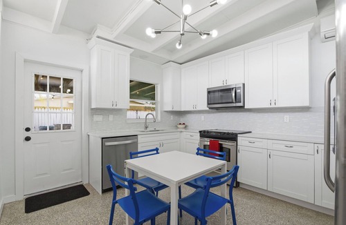 Oldsmar House | Experience Timeless Mid-Century Comfort Near Oldsmar’s Best Attractions
