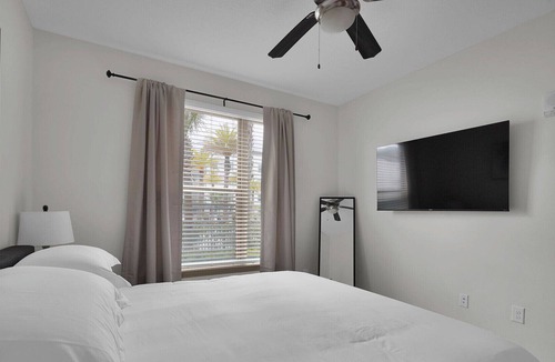 Deerwood Apartment | Experience tranquility and convenience at our delightful suburban retreat in Jacksonville