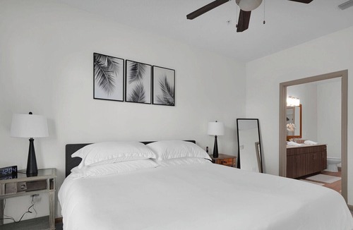 Deerwood Apartment | Experience tranquility and convenience at our delightful suburban retreat in Jacksonville