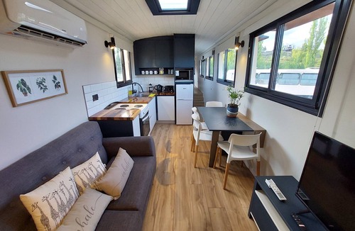 Vistalba Apartment | Experience Unique Bus Homes at Bondilodge - Your Perfect Getaway!