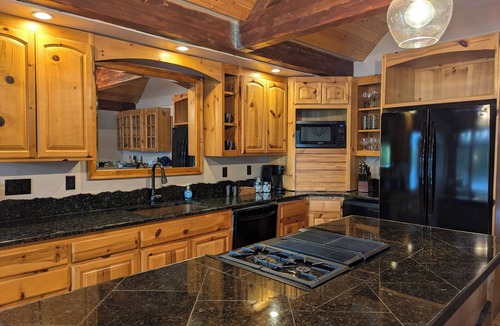 McKenna House | Experience upscale cabin living at Wolf Lodge our rustic, lakeside retreat!