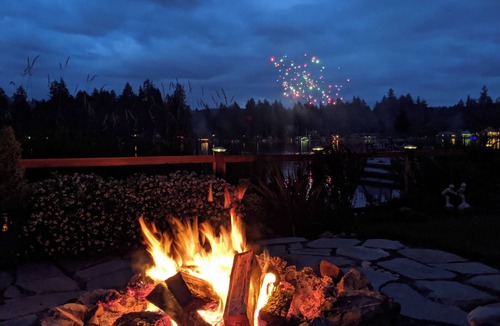 McKenna House | Experience upscale cabin living at Wolf Lodge our rustic, lakeside retreat!