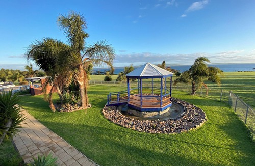 Kingscote House | Experience world-class service at Doyles on the Bay