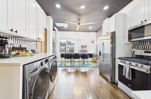 Wrigleyville House | Expertly designed 9BR Art Deco manor with garage included.