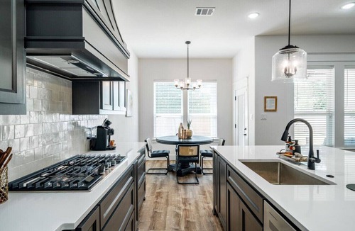 Fort Worth Apartment | Expertly Designed Home w/Fire Pit + Telescope