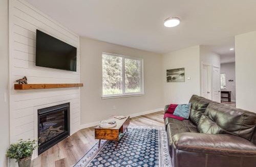 Meadow Lakes House | Explore Alaska’s Playground: Modern Wasilla Escape