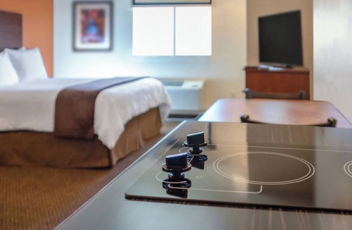 Soncy Hotel | Explore Amarillo's Best, Spacious Room with Full Kitchen and Free Parking