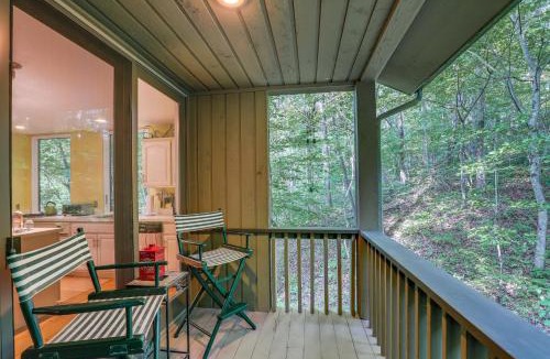 Asheville House | Explore Asheville! Secluded Couple’s Home w/Deck