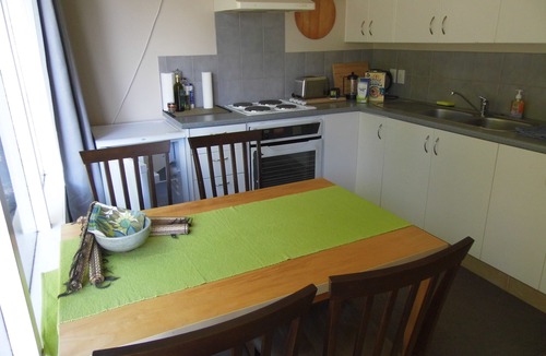 Titirangi Apartment | Explore bush and beach in Titirangi