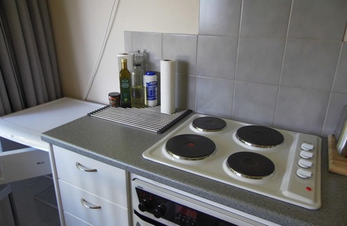 Titirangi Apartment | Explore bush and beach in Titirangi