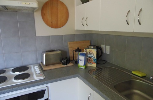 Titirangi Apartment | Explore bush and beach in Titirangi