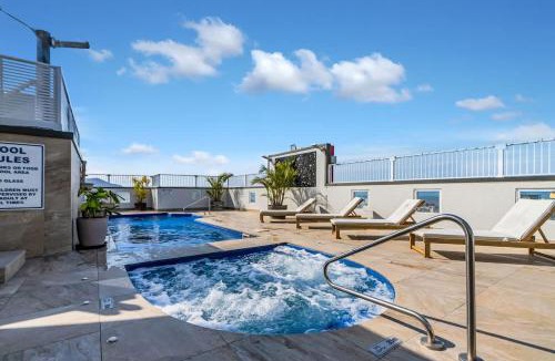 Cairns Central Business District Apartment | Explore Cairns Esplanade from your Private Studio