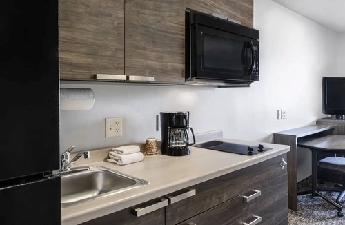 Carson City Hotel | Explore Carson City: Pet-Friendly Room w/Kitchen Near Golf, Trails & Museums