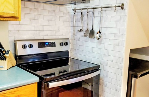 Cave Junction Cottage | Explore Caves & Coast! Family-friendly Oregon Stay