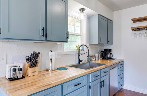 University Area Apartment | Explore Chugach & Beaches! Anchorage Adventure Pad