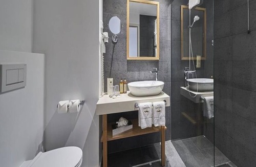 Santana Hotel | Explore Coastal Madeira | Scenic Retreat Ideal for Adventurers | Free Breakfast