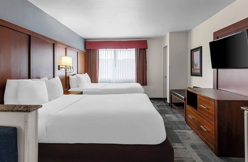 Englewood Hotel | Explore Denver from This Cozy Modern Retreat by Shops, Brews & Local Fun