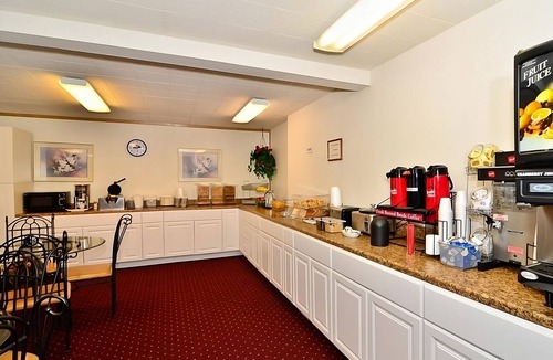 Ontario Hotel | Explore Four Rivers Cultural Center and Museum! Indoor Pool, Pets are Allowed