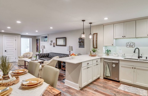 Staunton Apartment | Explore Historic Dtwn Staunton! Walkable Apartment