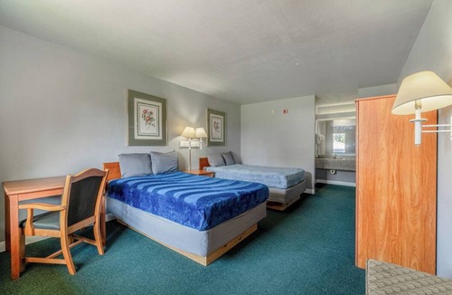 Livingston Hotel | Explore Livingston from a Convenient Room with 2 Full Beds