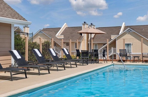 Middleburg Heights House | Explore Middleburg Heights! 3 Contemporary Units! Pets Allowed, FREE Parking!
