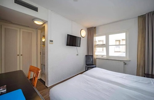 Apeldoorn Hotel | Explore Nature Trails with Free Parking and Bike Rentals Near Julianatoren