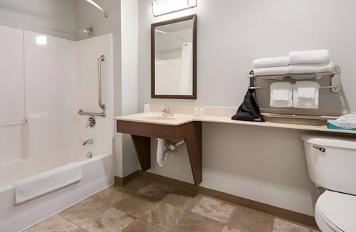 Wixom Hotel | Explore Nearby Parks from 2 Rooms with Full Kitchen Near Lyon Oaks County Park