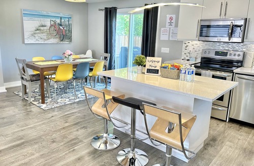 Port Weller West House | Explore Niagara-on-the Lake Retreats with US!