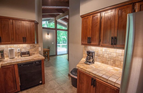 Grassy Creek Cottage | Explore on 13 Acres of Private Land | Black Dog | Bring Your Pups