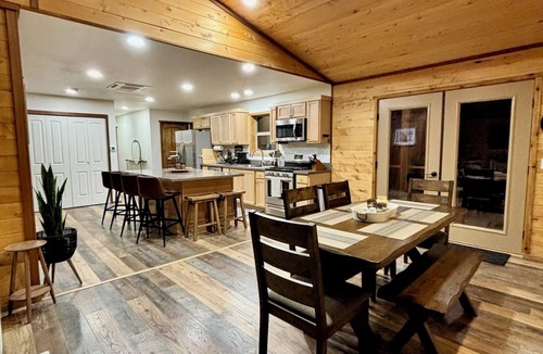Summer Lake Cottage | Explore Oregon Outback - Sauna - Hot Tub - Stargaze - WIFI - Bird Watching