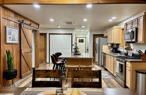 Summer Lake Cottage | Explore Oregon Outback - Sauna - Hot Tub - Stargaze - WIFI - Bird Watching