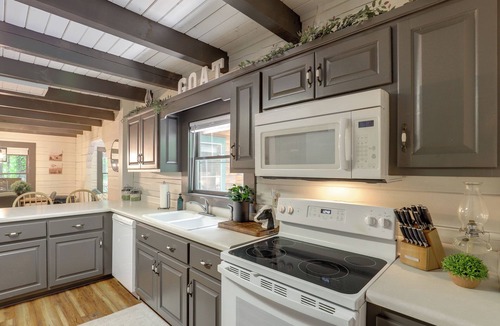 Vein Mountain Cabin | Explore Parks, Lakes & Waterfalls! Marion Cabin