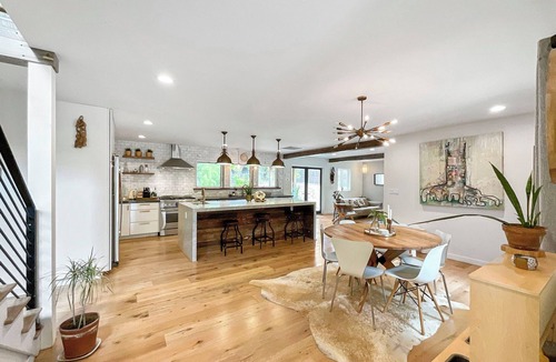 Redway House | Explore Redwood forests on the Avenue of The Giants and the Eel river