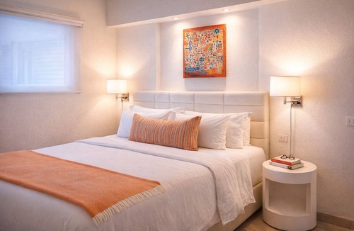 Blue Waters Hotel | Explore Rockley Beach! Free Breakfast, Wi-Fi and Beach Sunbeds, Swimming Pool!