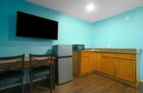 Flour Bluff Hotel | Explore Room Parking Available Near Mustang Island Beach Pet Friendly
