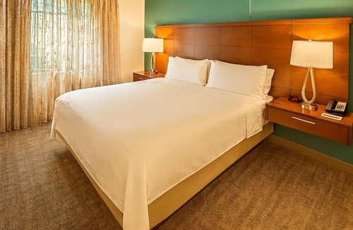 Plantation Hotel | Explore Sawgrass Mills! 2 Large Rooms w/Full Kitchens! Free Breakfast! Pool!