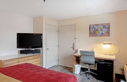 Clinton Apartment | Explore Studio in heart of Clinton, IA - a warm welcome awaits!