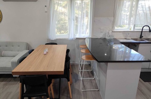 Otara House | Explore the Affordable Auckland Vacation Rental in a Quiet Spot - SriPrasar 4BRM
