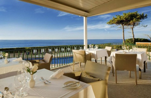 Quinta da Marinha House | Explore the Charming Town of Cascais and the Wild Dunes of Guincho Beach!