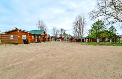 Waumandee Apartment | Explore the Mississippi River! Cabin in Cochrane