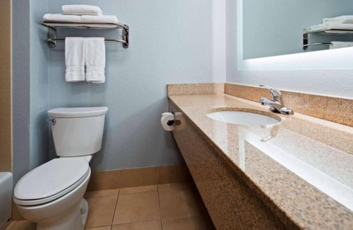 Blaine House | Explore the Outdoors, 4 Modern Units, Short Drive to Oglebay, Wheeling Park