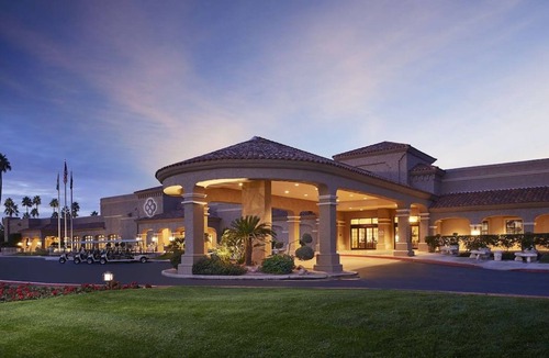 South Scottsdale Resort | Explore the Wild West! Mountain Views, 3 Modern Units, 5 Pools, Salon and Spa!