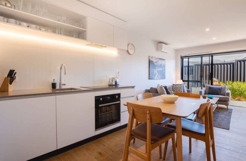 Albert Town Villa | Explore Wanaka - A Stylish Unit That Guests Adore!